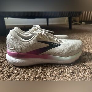 Brooks Women's Ghost 16 White and Pink Athletic Shoes